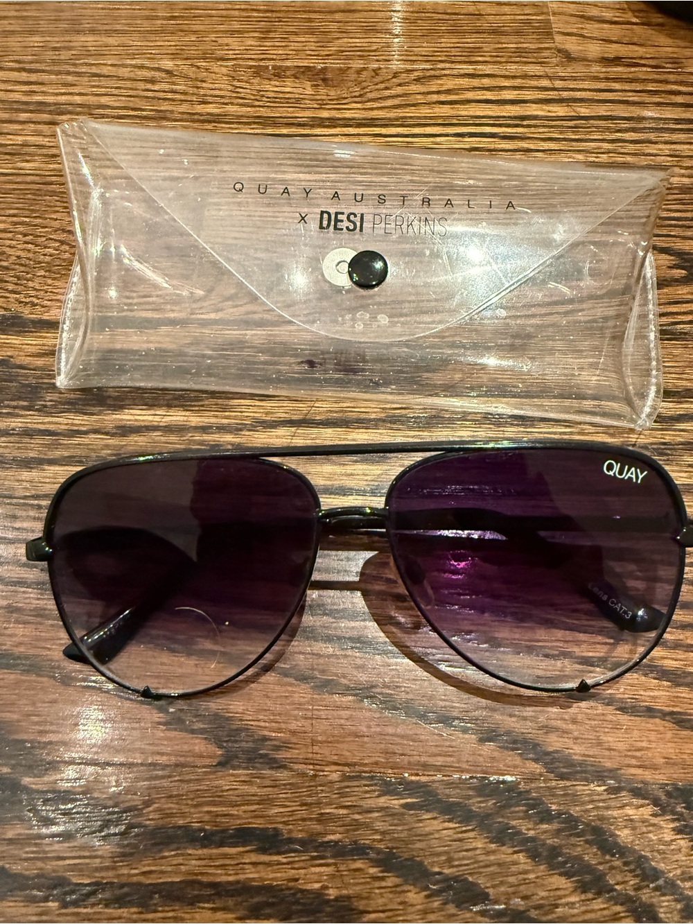 Great condition! Quay Australia Black Aviator Sunglasses with case!